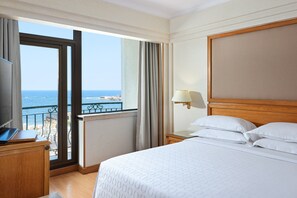 Junior Suite, 1 Queen Bed, Balcony, Sea View | 1 bedroom, minibar, in-room safe, desk