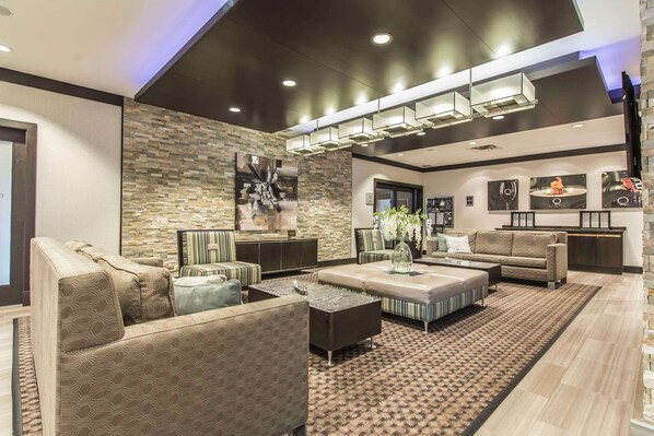 Lobby - Quattro Hotel & Conf. Centre, an Ascend Collection Hotel (Sault Ste. Marie)