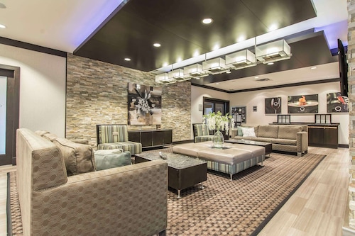 Quattro Hotel & Conf. Centre, an Ascend Collection Hotel