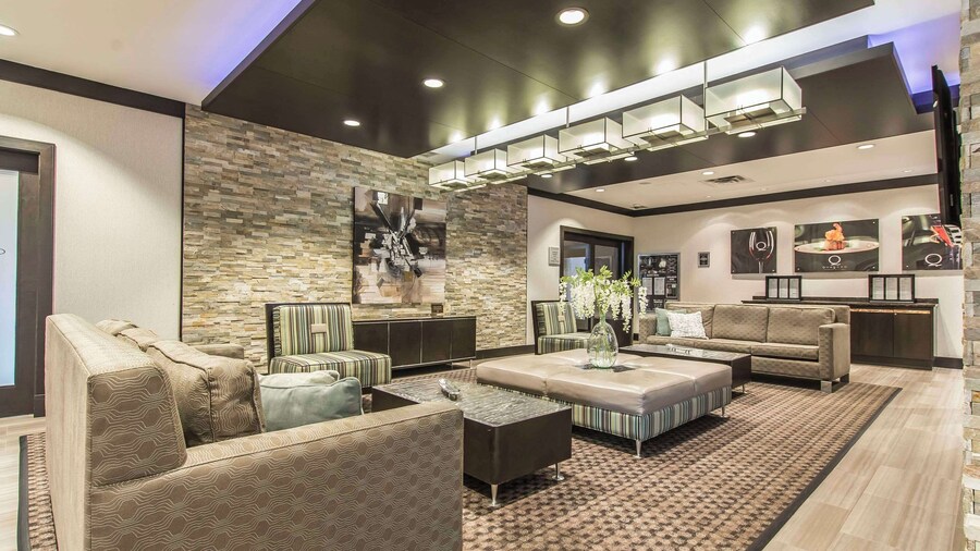 Quattro Hotel & Conf. Centre, an Ascend Collection Hotel