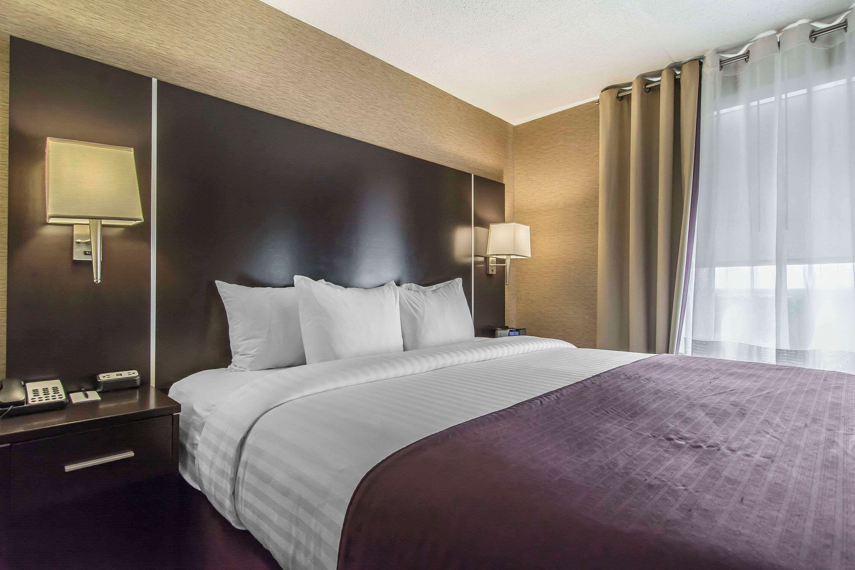 suite, non smoking | premium bedding, pillow-top beds, desk, blackout curtains