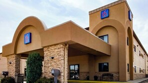 Front of property - Motel 6 Minot, ND (Minot)