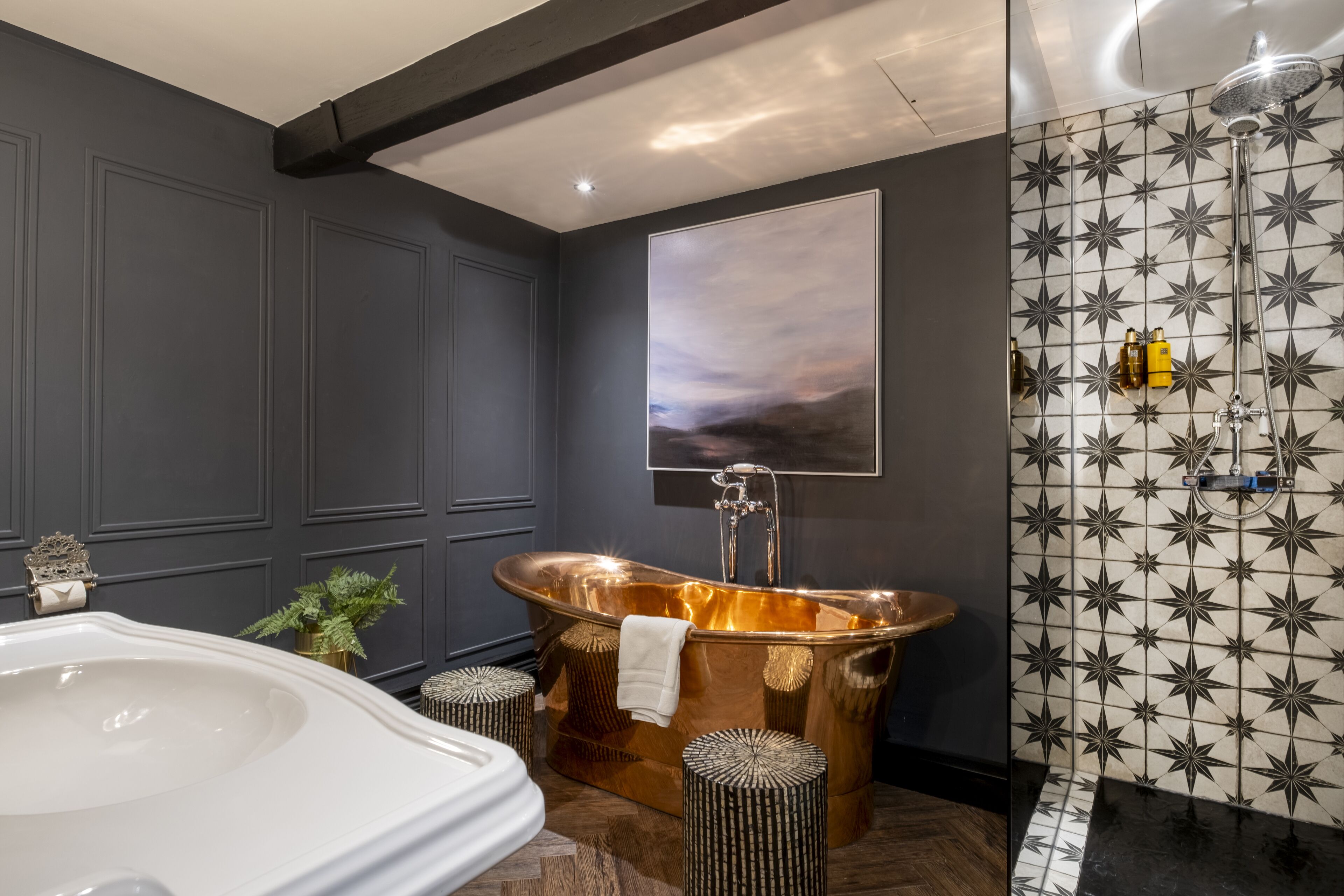 executive suite | bathroom | combined shower/bathtub, hair dryer, towels