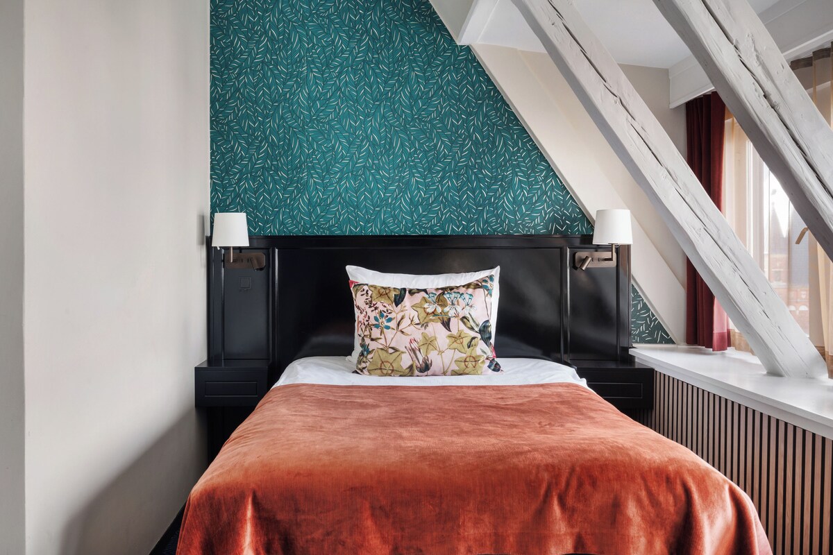 Classic Single Room | Hypo-allergenic bedding, minibar, in-room safe, desk