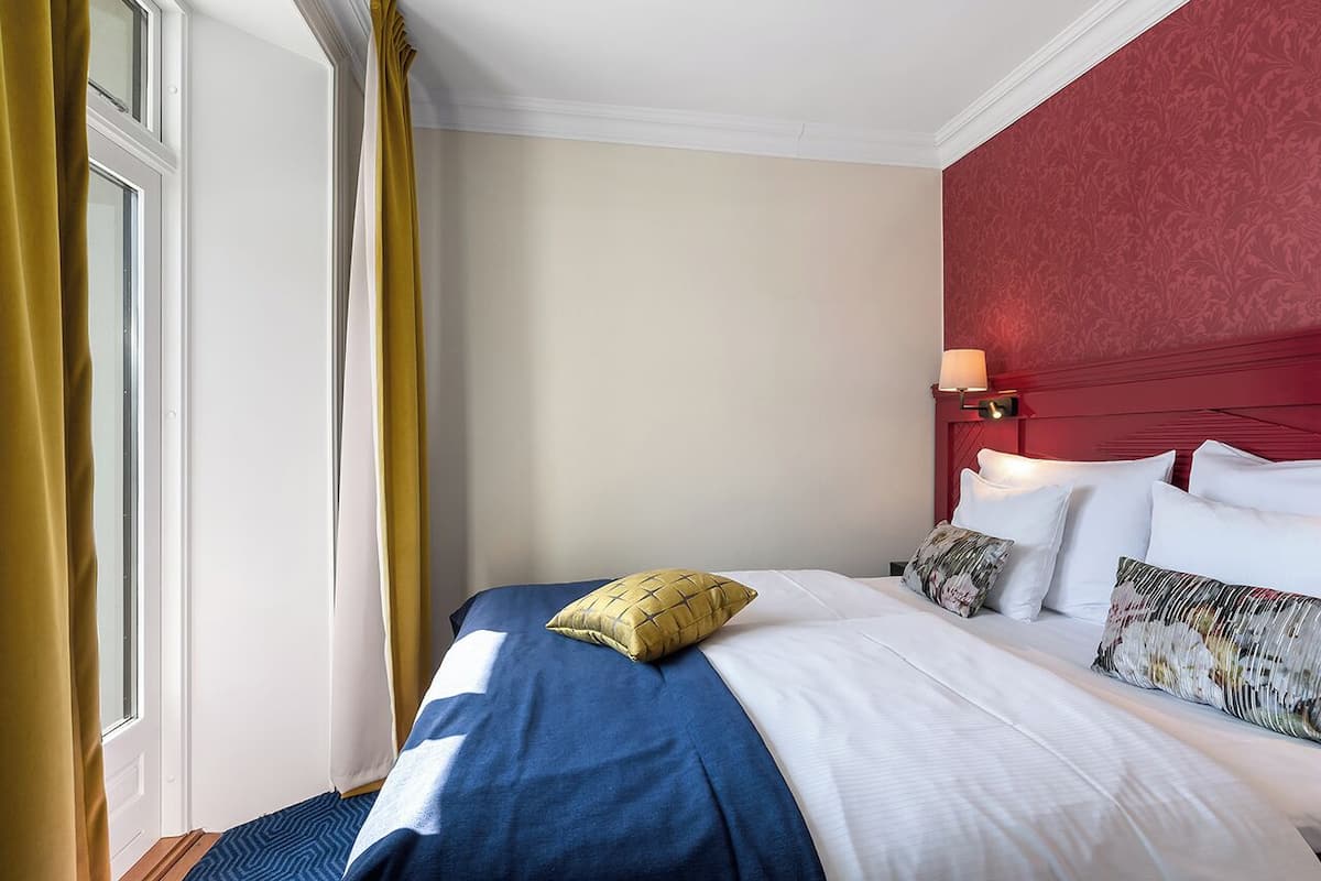 Junior Suite | Hypo-allergenic bedding, minibar, in-room safe, desk