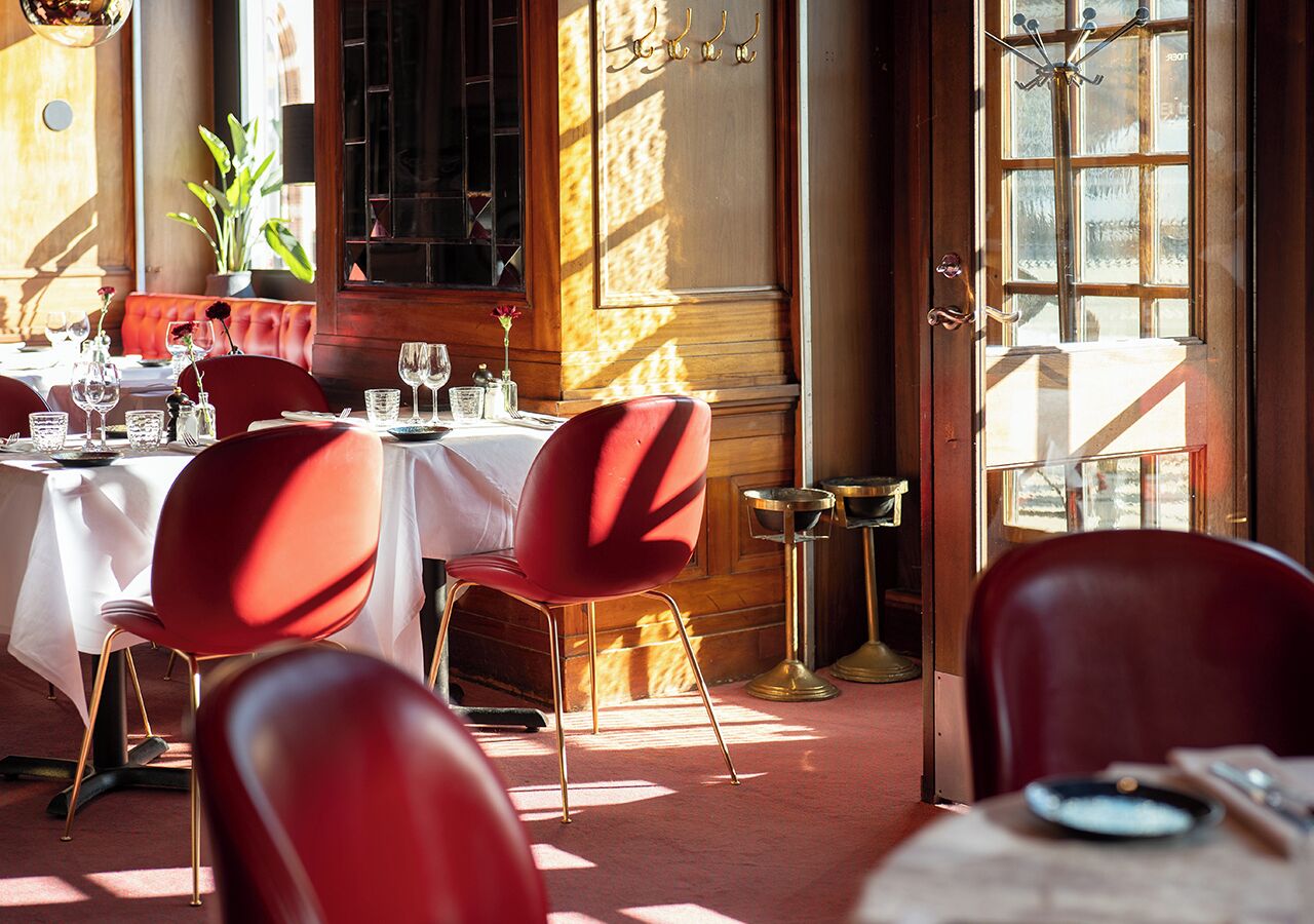 Breakfast and dinner served