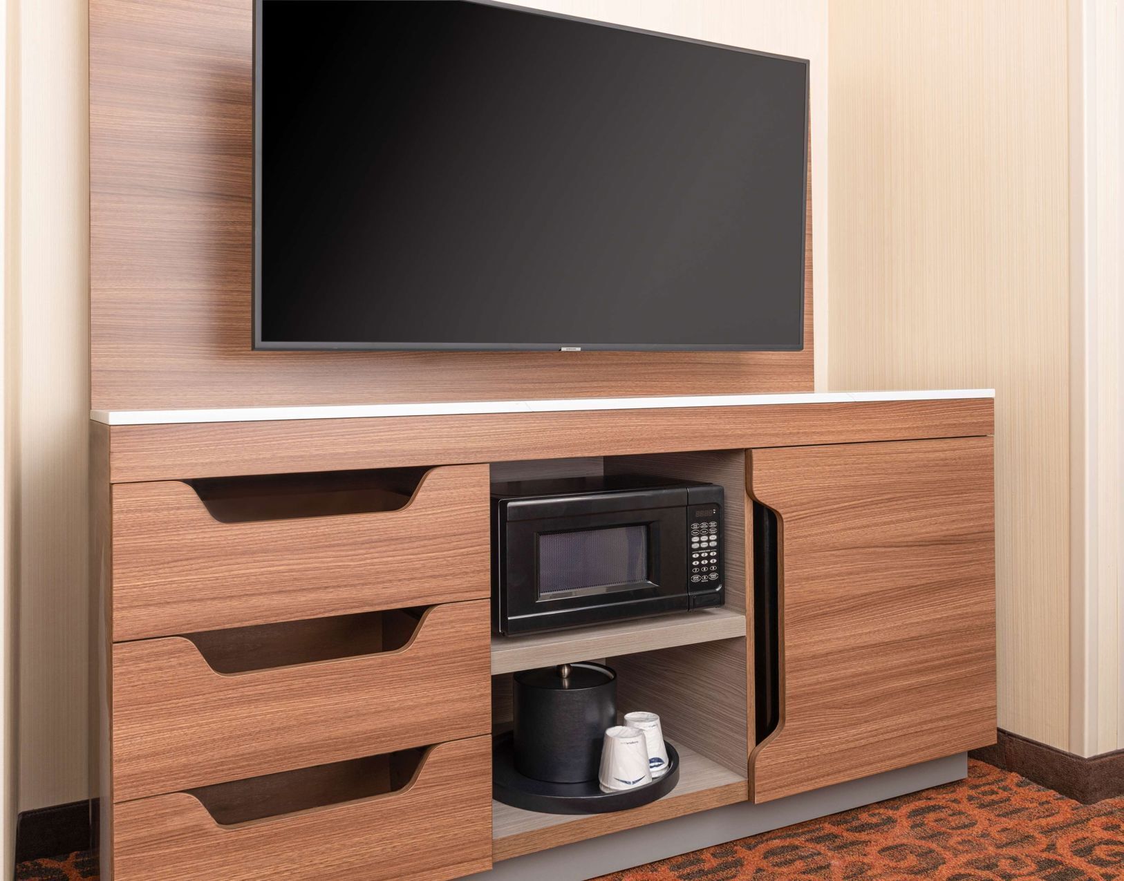 Literie de qualité supérieure, coffres-forts dans les chambres, bureau