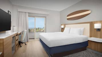 King Suite | Luxe beddengoed, een kluis op de kamer, een bureau