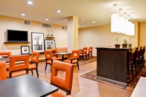 Free daily on-the-go breakfast - Hampton Inn & Suites San Clemente (San Clemente)