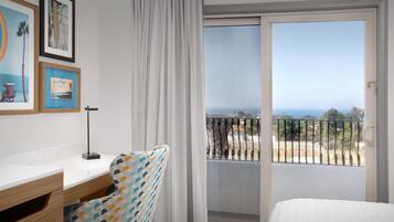 Premium bedding, in-room safe, desk, blackout drapes