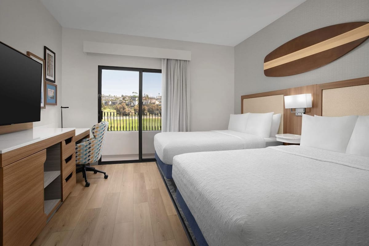 Premium bedding, in-room safe, desk, blackout drapes