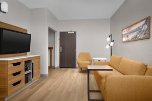 One King Bed, Non-Smoking, Accessible | Living area | 50-inch flat-screen TV with satellite channels, TV - Hampton Inn & Suites San Clemente (San Clemente)