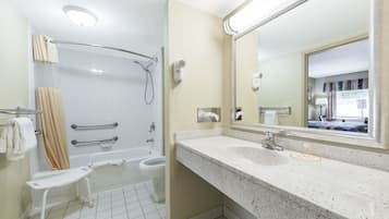 Combined shower/tub, free toiletries, towels