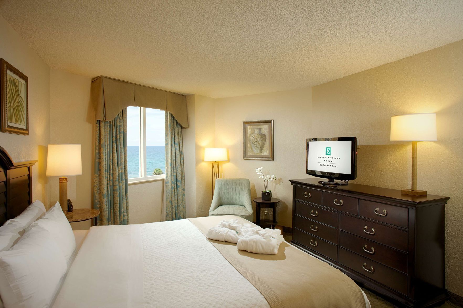 1 bedroom, premium bedding, in-room safe, laptop workspace