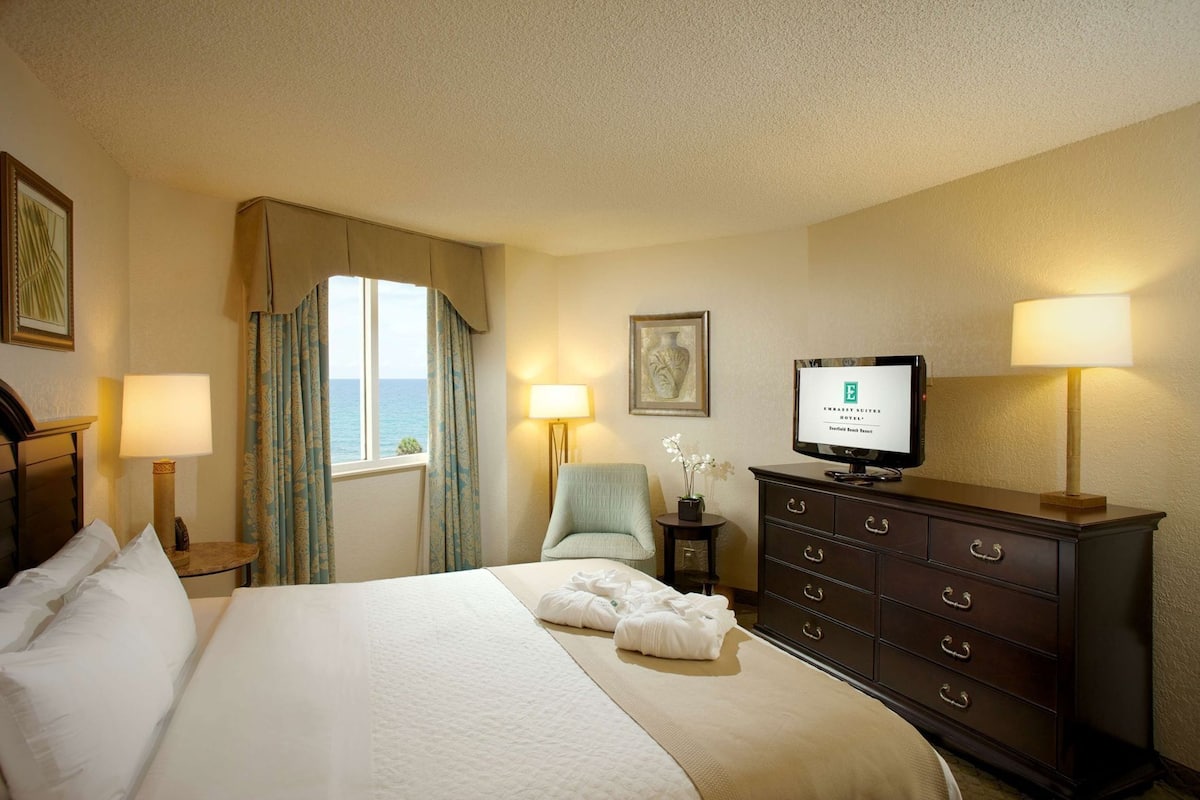 1 bedroom, premium bedding, in-room safe, laptop workspace