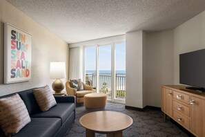 Suite, 1 King Bed, Oceanview, Sit Down Balcony | Oleskelualue | 42–tuumainen plasmatelevisio, jossa kaapelikanavat