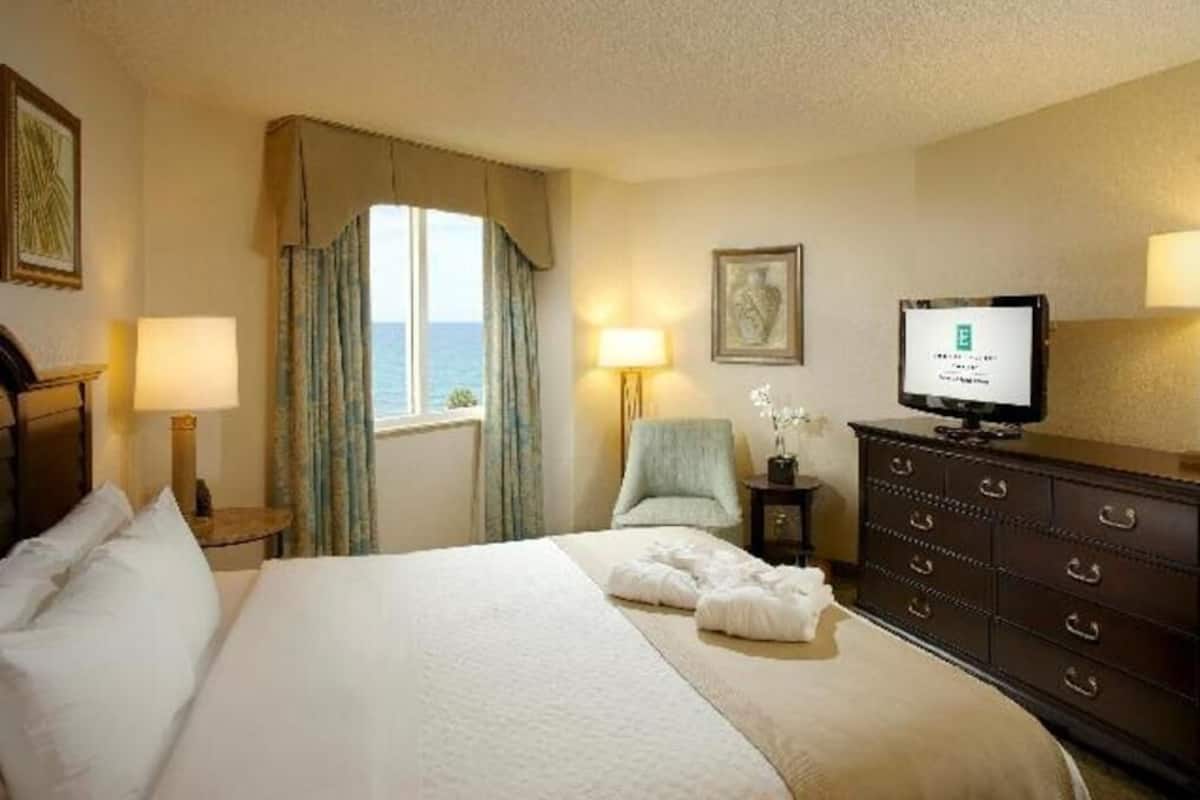 1 bedroom, premium bedding, in-room safe, laptop workspace