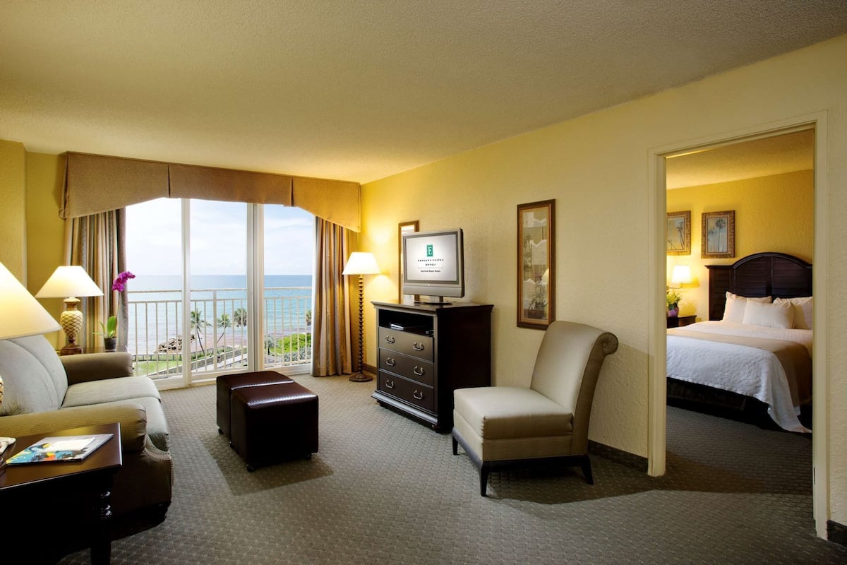 1 bedroom, premium bedding, in-room safe, laptop workspace