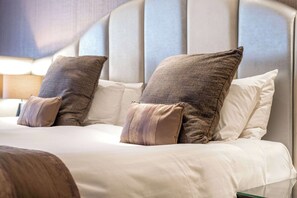 1 King Bed, Executive Room | Desk, blackout curtains, soundproofing, iron/ironing board