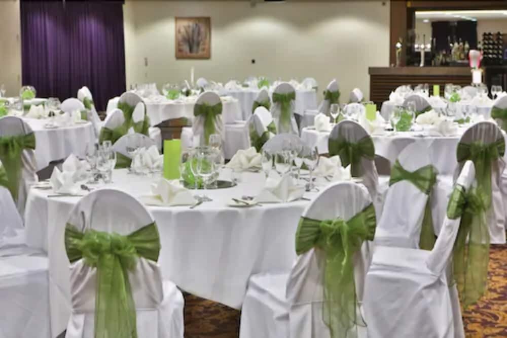 Clarion Hotel Newcastle South - 12