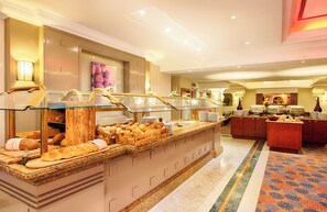 Desayuno buffet diario (EUR 17 por persona)