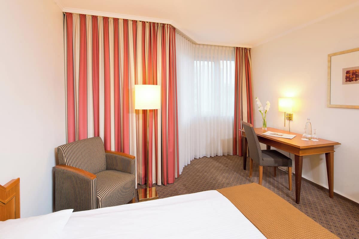Superior-Doppel- oder -Zweibettzimmer