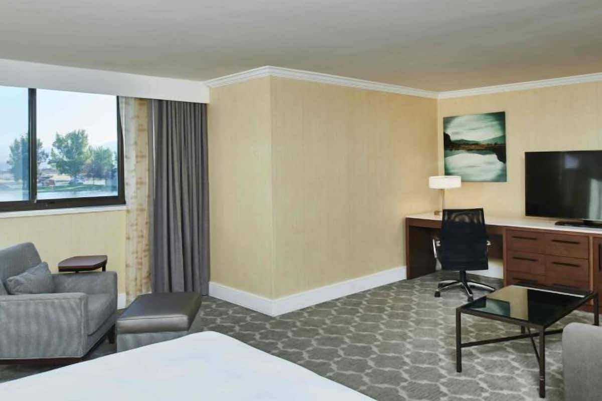 Premium bedding, down comforters, pillowtop beds, in-room safe