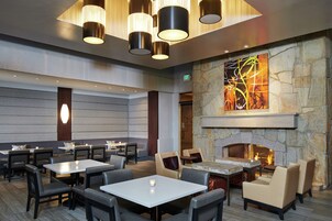 Tarjolla lounas ja illallinen