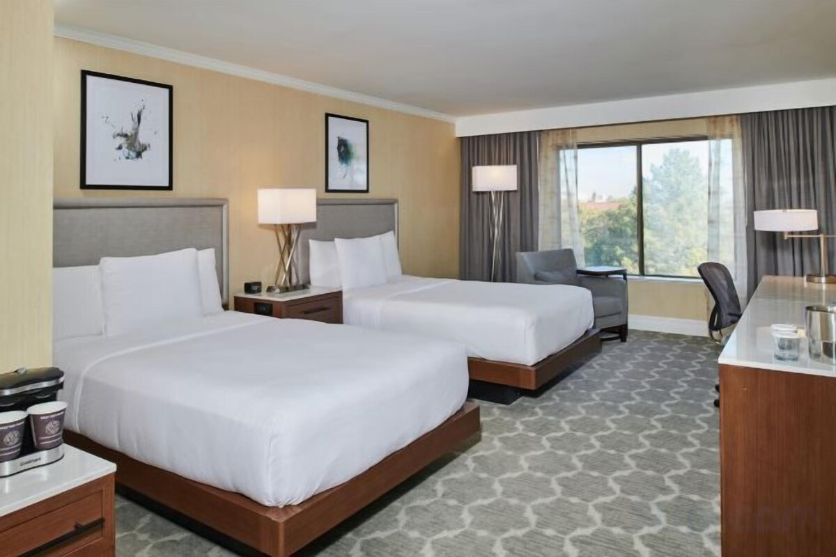 Mobility Accessible Two Double Room with Bathtub