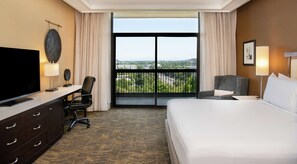Premium bedding, down comforters, pillowtop beds, in-room safe - DoubleTree by Hilton Hotel Portland (Portland)