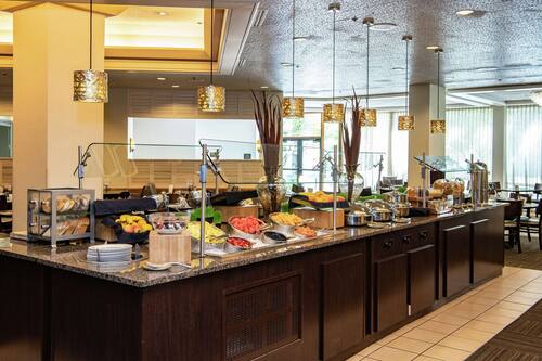 2 restaurants; breakfast, lunch, and dinner served