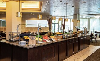 2 restaurants, breakfast, lunch, dinner served; American cuisine