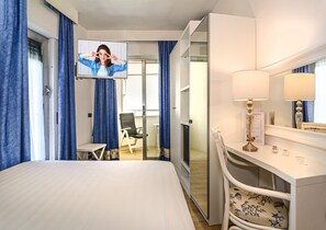 Minibar, in-room safe, desk, blackout drapes - Raffaelli Park Hotel (Forte dei Marmi)