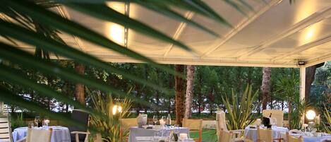 Lunch and dinner served, local cuisine