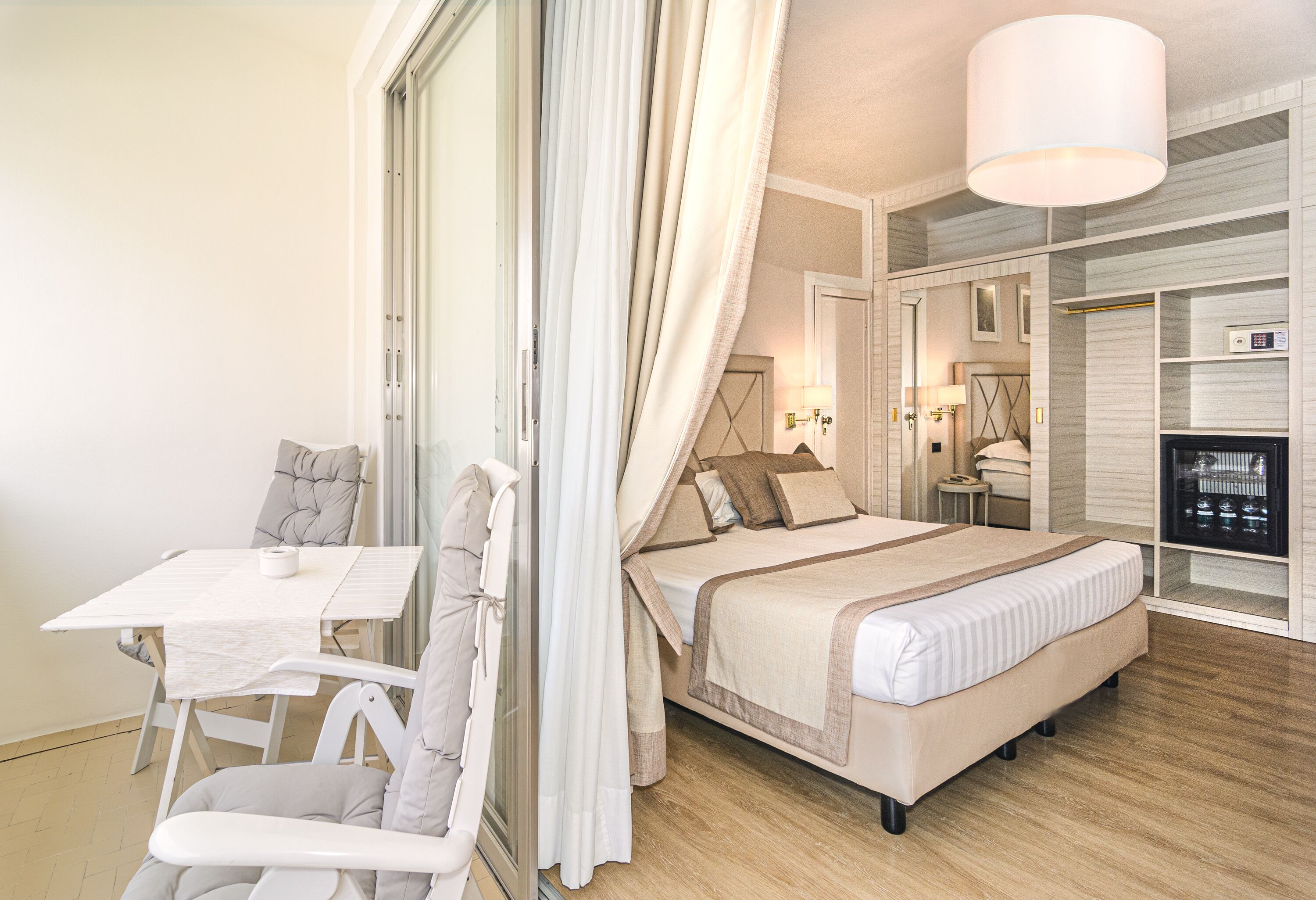 Chambre Confort Double ou avec lits jumeaux, salle de bains privée