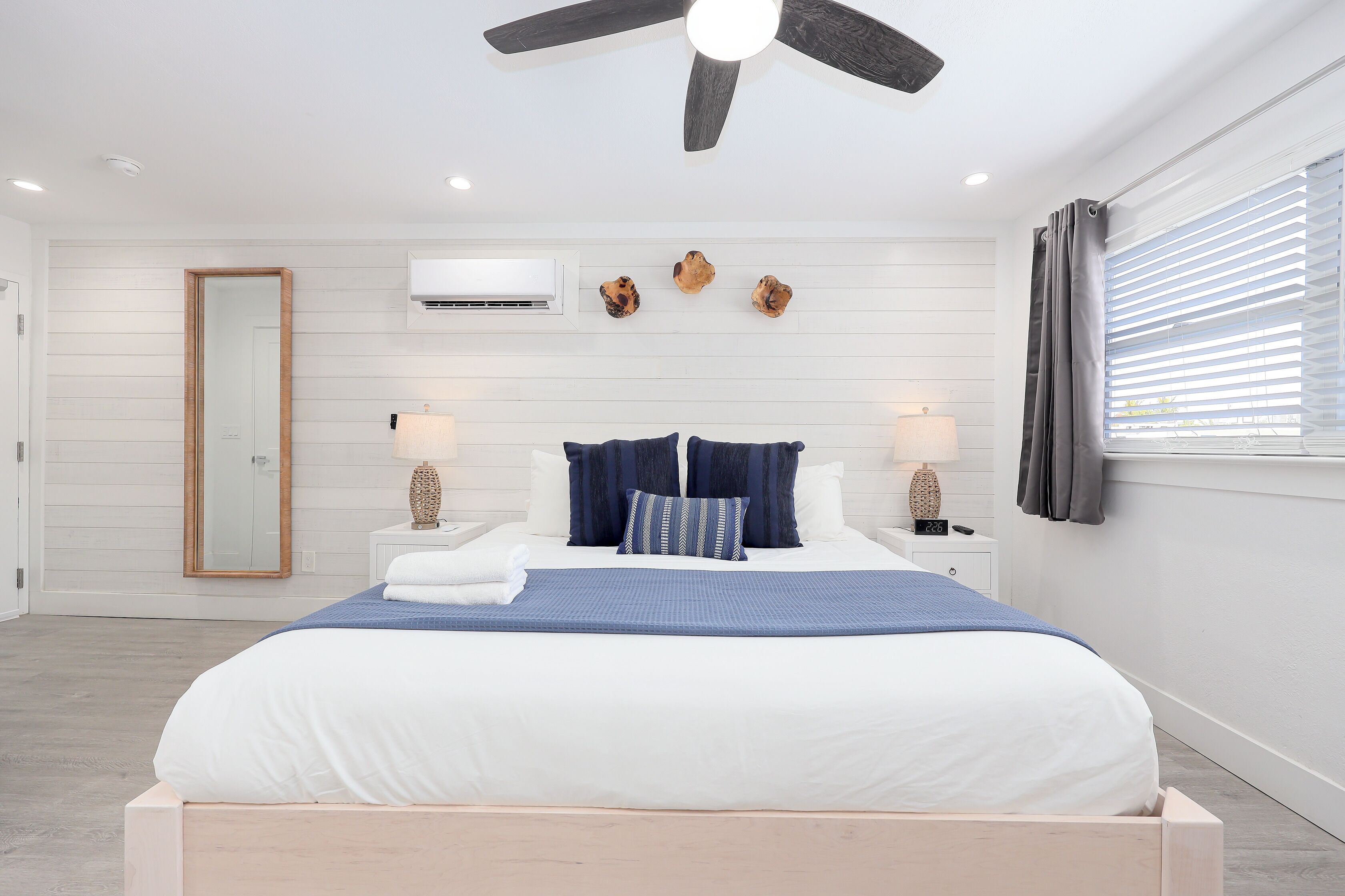 Siesta Bar Side Bunk | Dundyner, individuel indretning, strygejern/strygebræt, gratis Wi-Fi