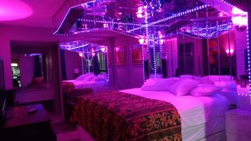 Room, 1 King Bed, Jetted Tub | Desk, free WiFi, bed sheets