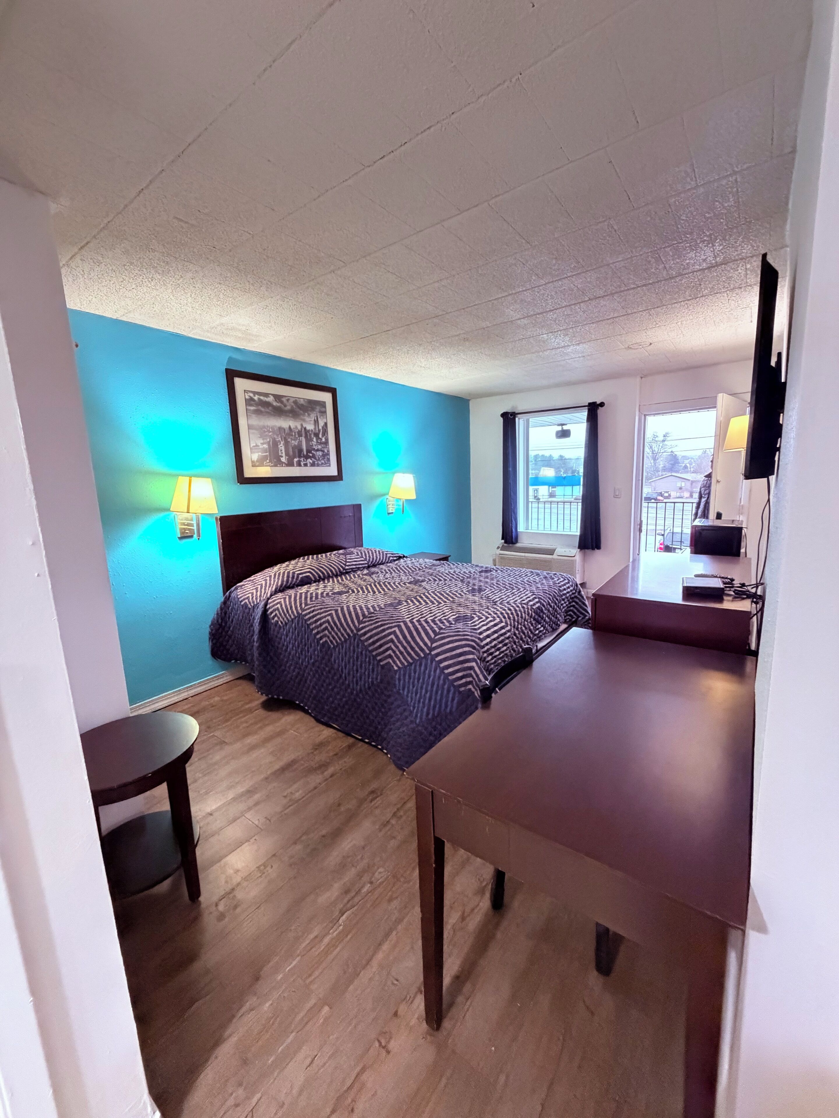 Desk, free WiFi, bed sheets