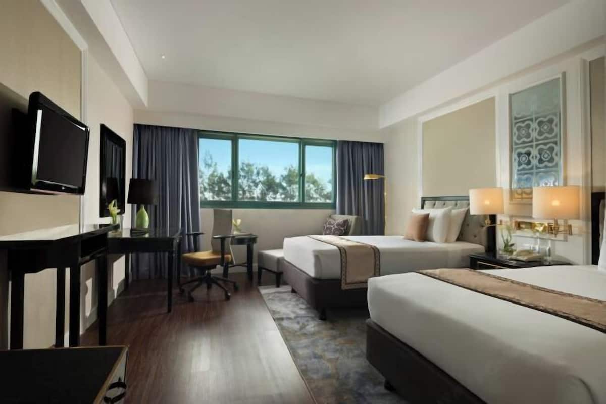 Minibar, in-room safe, iron/ironing board, free WiFi
