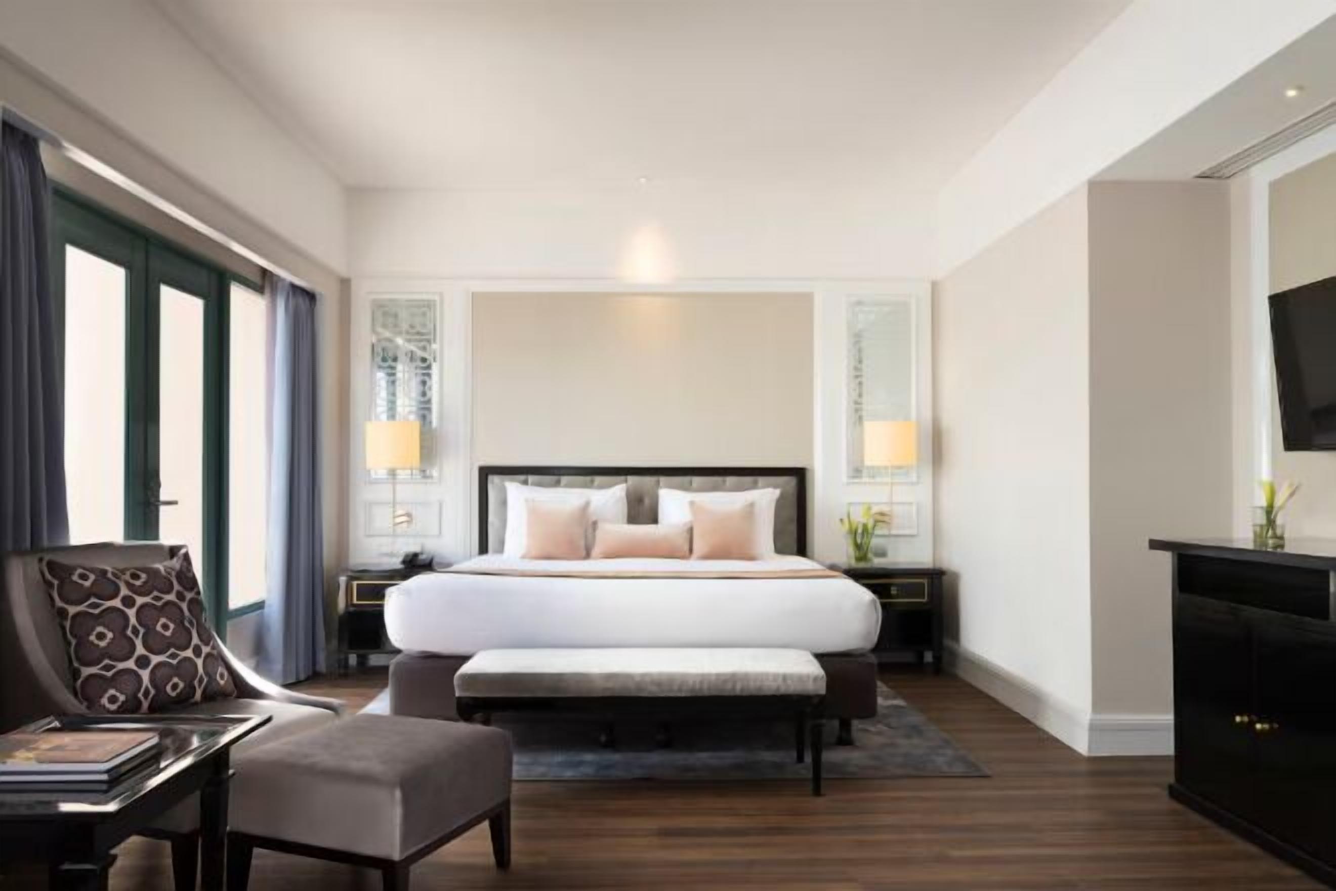 Minibar, in-room safe, iron/ironing board, free WiFi