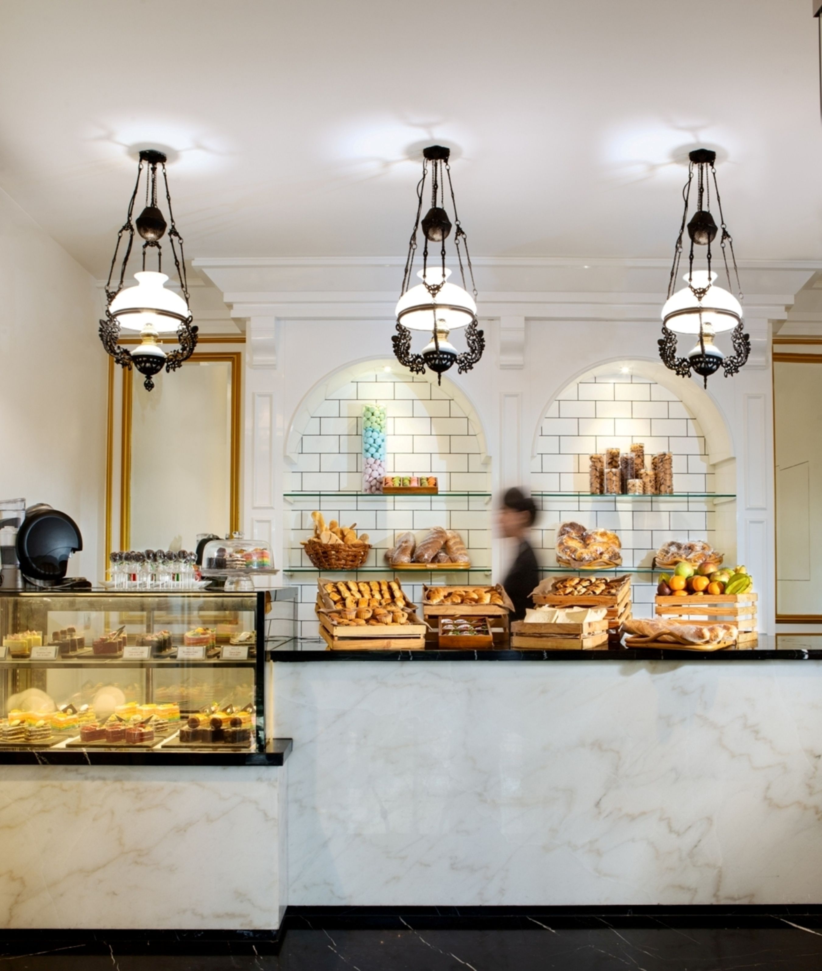 3 restaurants, breakfast served