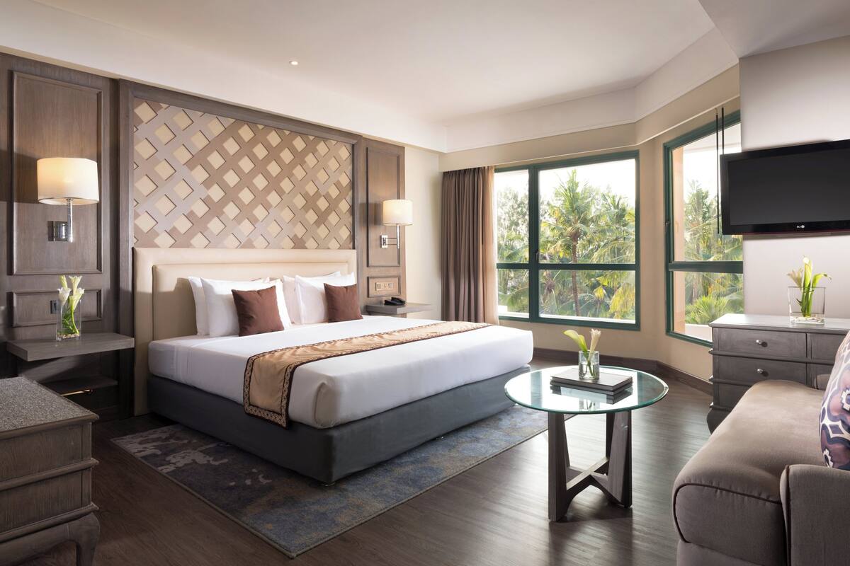 minibar, in-room safe, iron/ironing board, free wifi