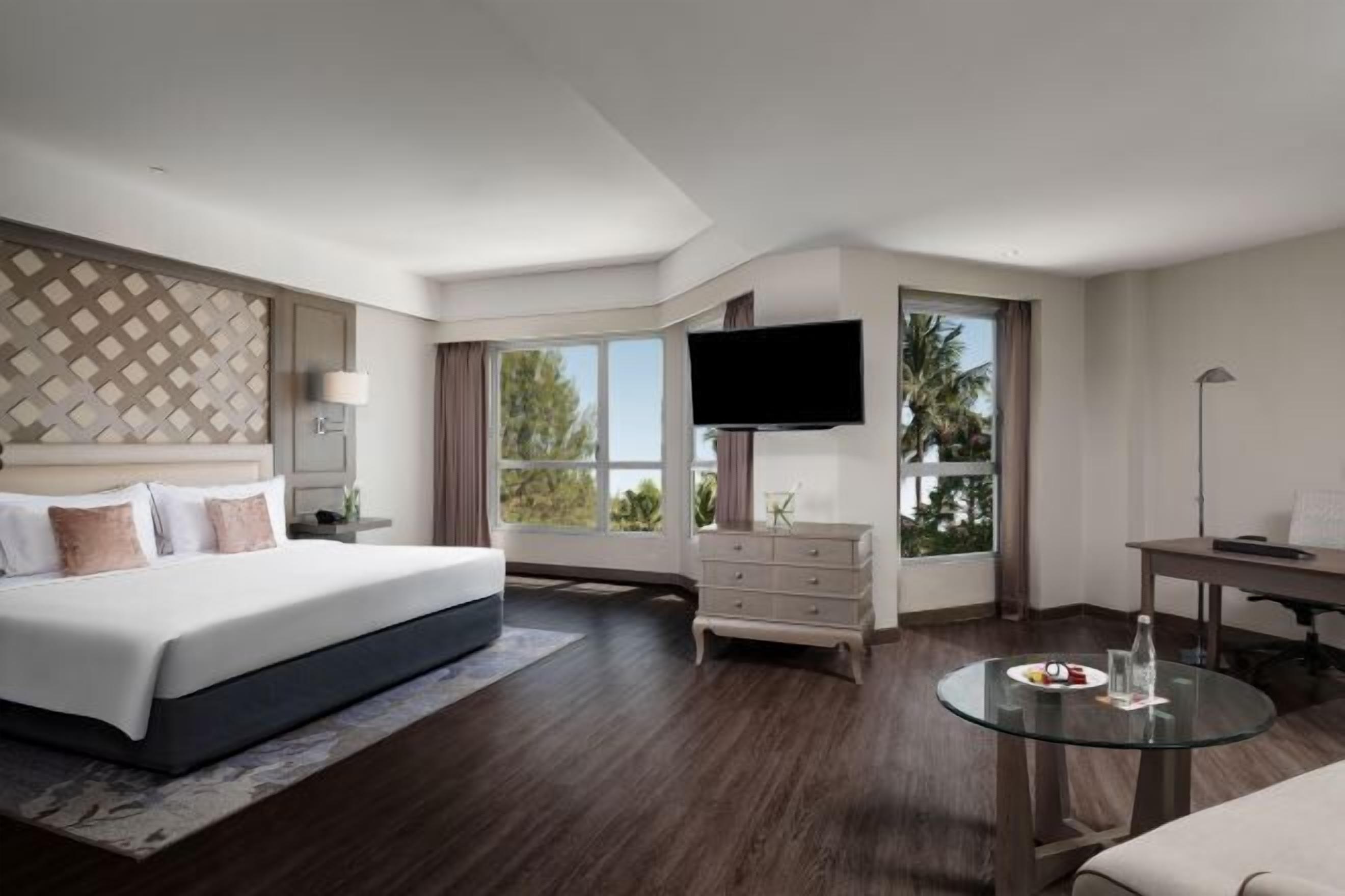 Minibar, in-room safe, iron/ironing board, free WiFi