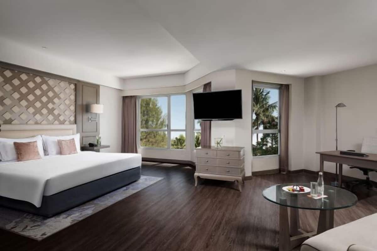 Minibar, in-room safe, iron/ironing board, free WiFi
