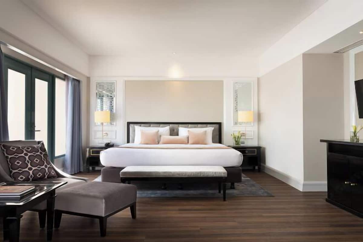 Minibar, in-room safe, iron/ironing board, free WiFi