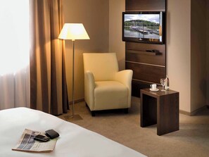 Egyptian cotton sheets, premium bedding, desk, laptop workspace