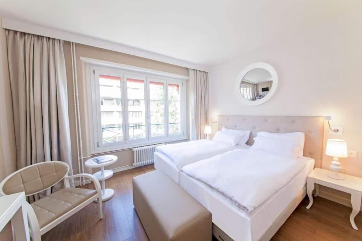 Business Room, City View | Hypo-allergenic bedding, in-room safe, desk, blackout drapes