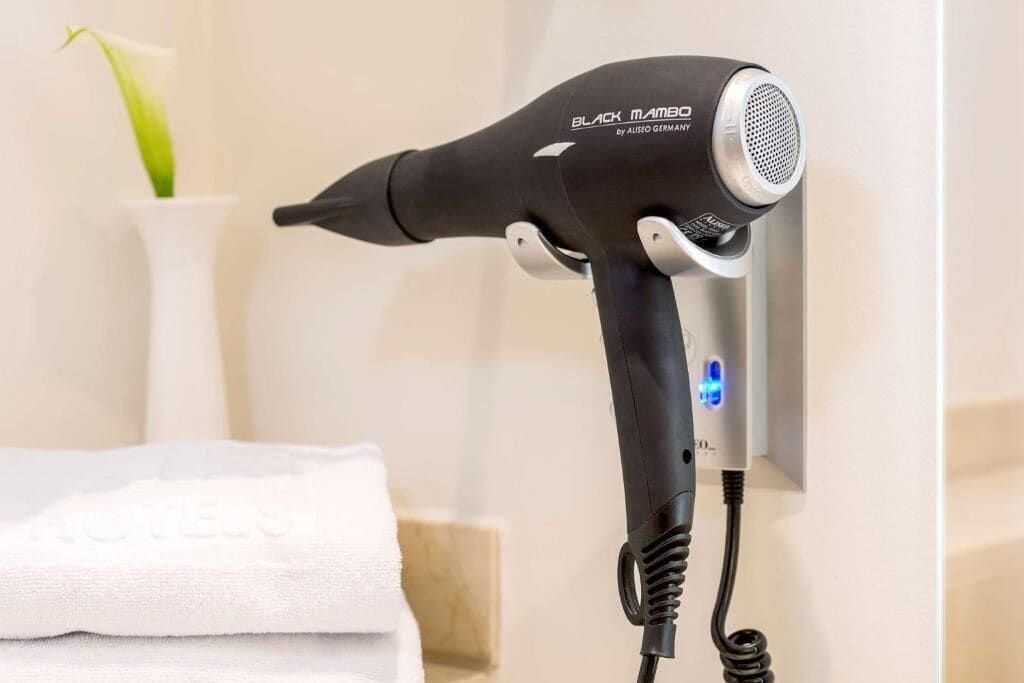 hypo-allergenic bedding, in-room safe, desk, blackout curtains