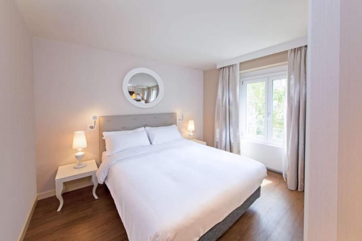 Business Room, Garden View | Hypo-allergenic bedding, in-room safe, desk, blackout drapes