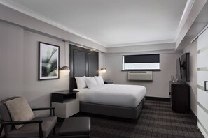 أغطية فراش متميزة وألحفة محشوة بالريش وأسرّة بطبقة علوية مريحة ومكتب